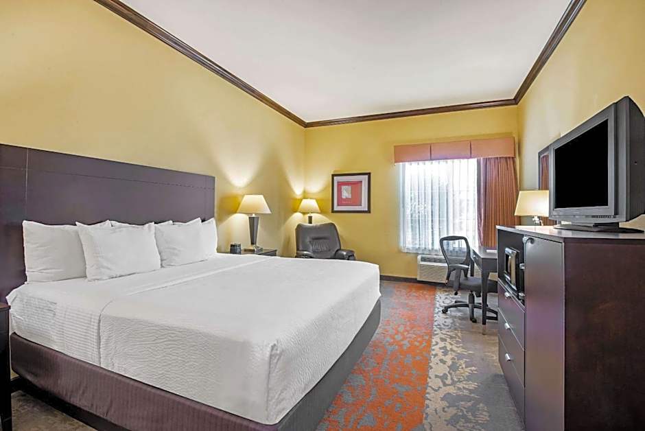 Photo 1 of 1 of 1 King Bed, Mobility Accessible, Bathtub