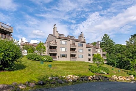 Lower Seasons |  3 Bedroom Condominium