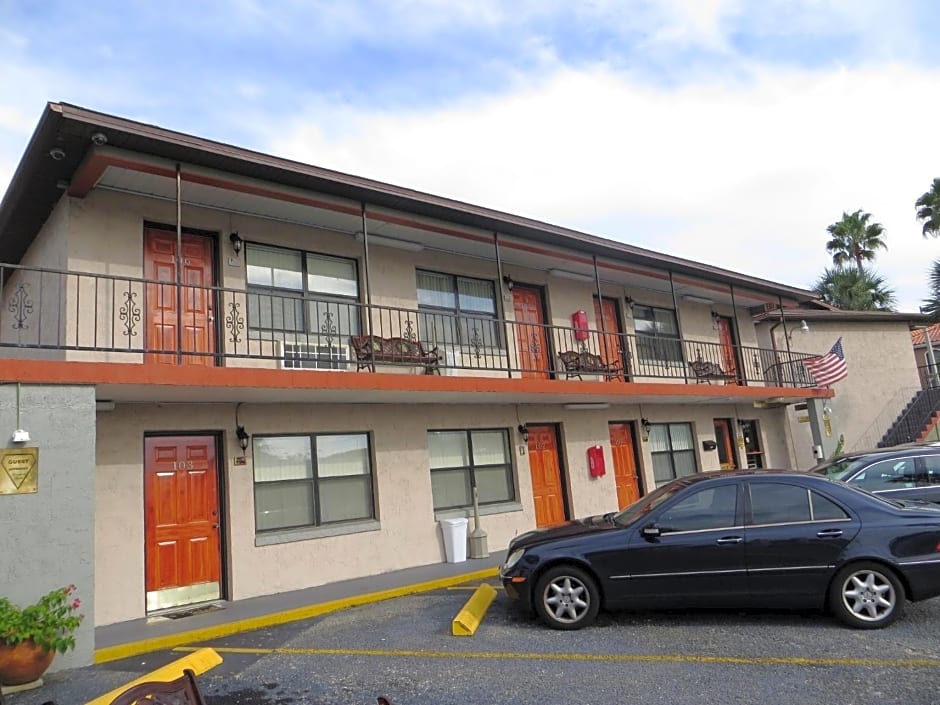 Merida Inn & Suites