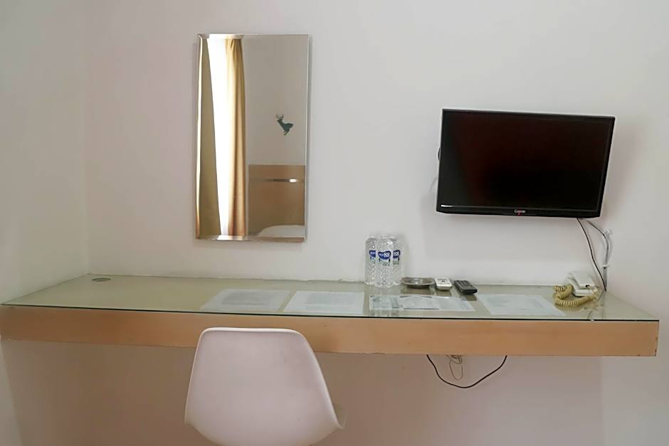 RedDoorz near Alun Alun Bandung 3