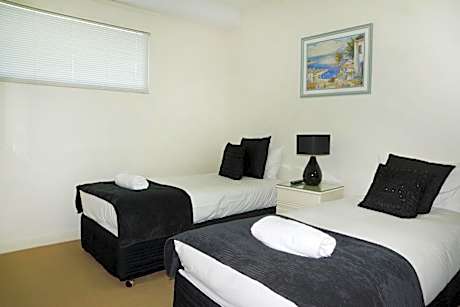 Two bedroom Apartment with Garden view