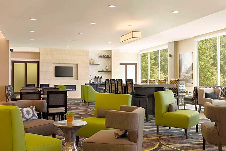 La Quinta Inn & Suites by Wyndham Burlington