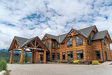 Basecamp Lodge Golden