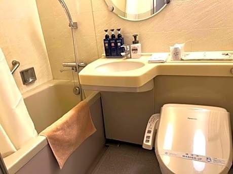 Single Room with No View - Smoking