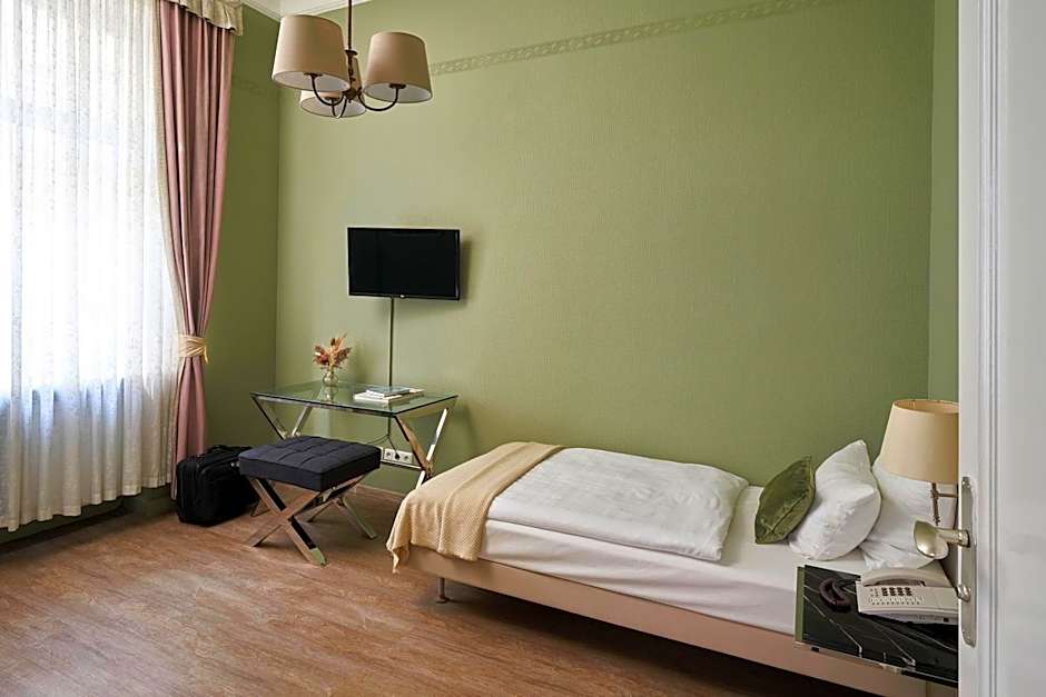 Hotel Monopol - Central Station
