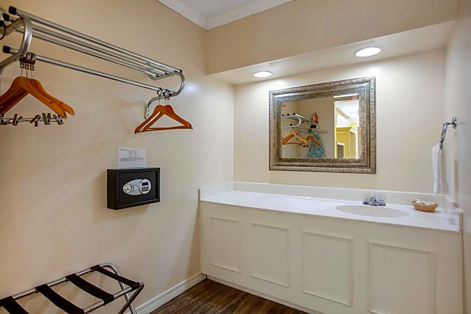 Edgewater Inn - Biloxi Beach