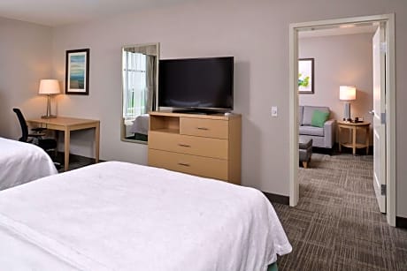 Queen Suite with Two Queen Beds - Hearing Access/Non-Smoking