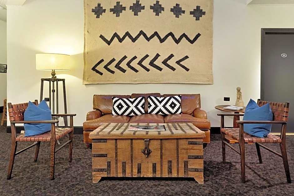 Independence Square 304, Stylish Hotel Room with Downtown Views & Great Location