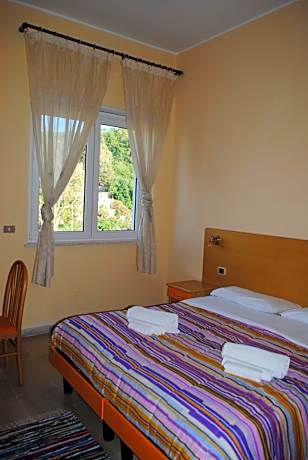 Double or Twin Room with Mountain View