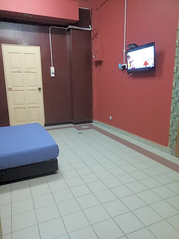 KUALA BESUT JETTY BUDGET HOTEL AIN - In front of Kuala Besut Jetty