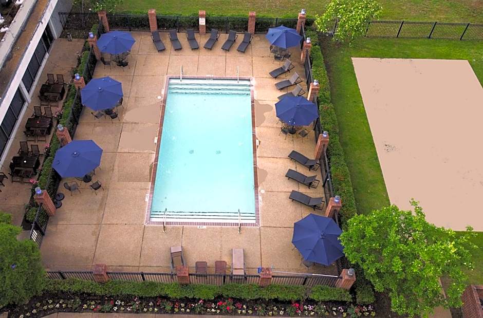 Historic Whispering Woods Hotel & Conference Center