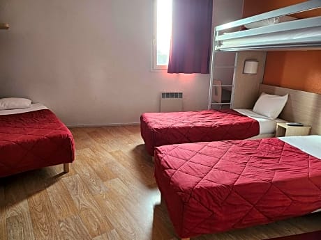 Standard Room, Multiple Beds (1 Double Bed and 1 Twin Bed)