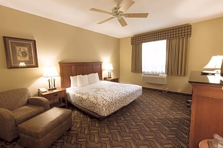 King Room with Bathtub - Disability Access/Non-Smoking