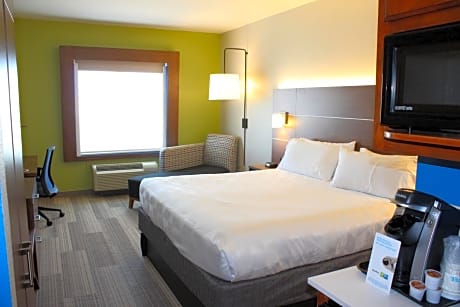 Standard King Room with Roll-In Shower - Communications Access
