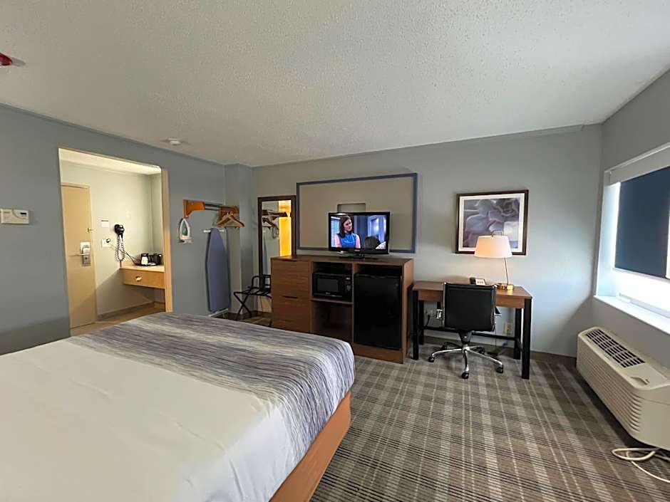 AmericInn by Wyndham Glendale/Milwaukee