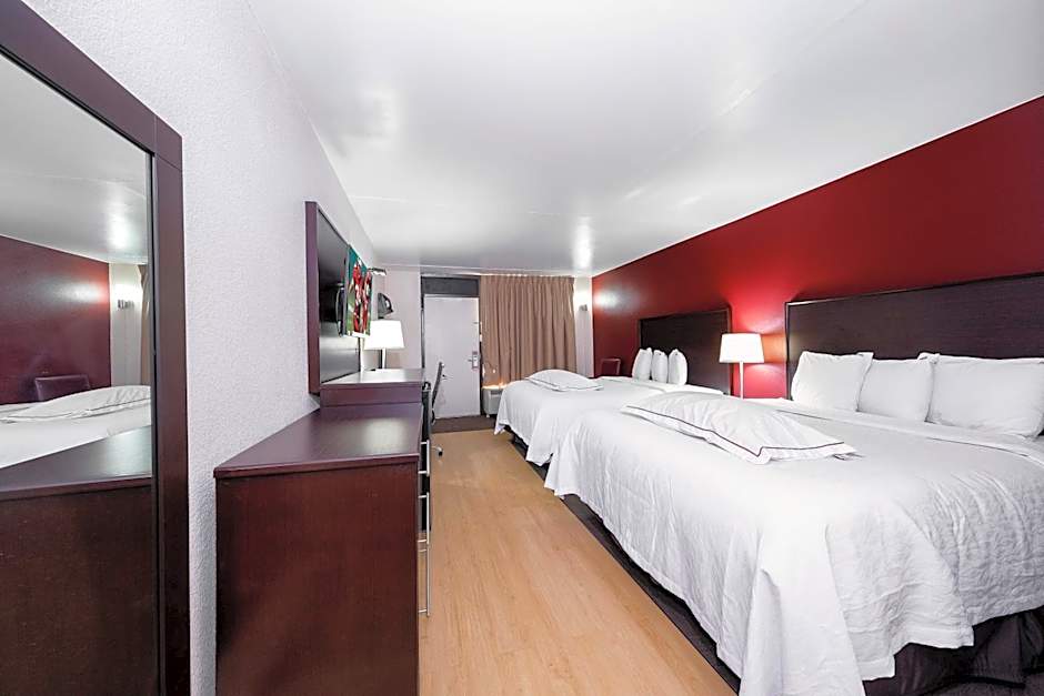 Red Roof PLUS+ Huntsville - Madison