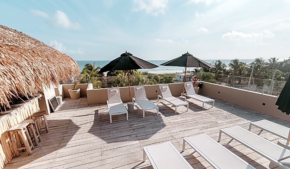 DOS MARES Pool Club Boutique Hotel