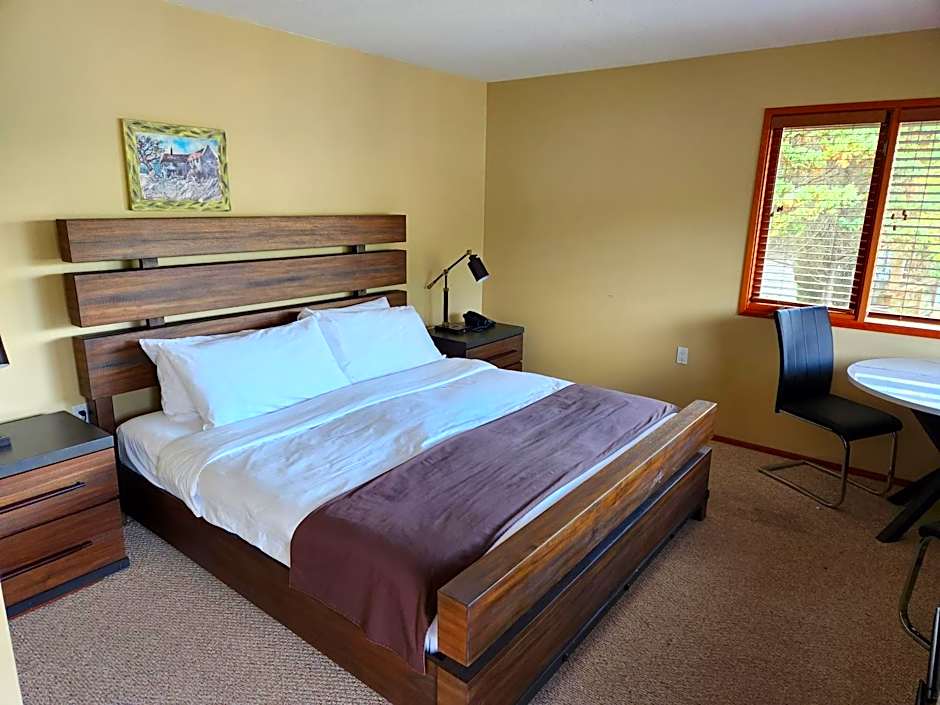 Photo 1 of 9 of Studio 1 King Bed