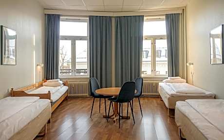 Budget Quadruple Room with Shared Bathroom