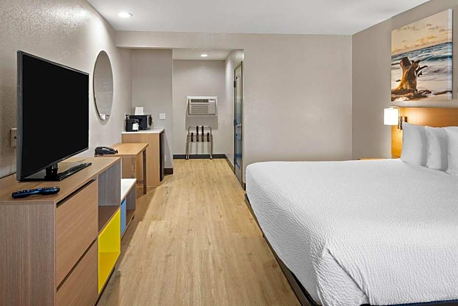 Days Inn by Wyndham San Diego-East/El Cajon