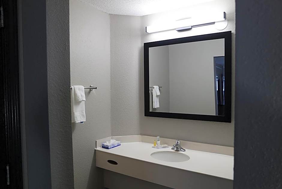 Super 8 by Wyndham Savannah