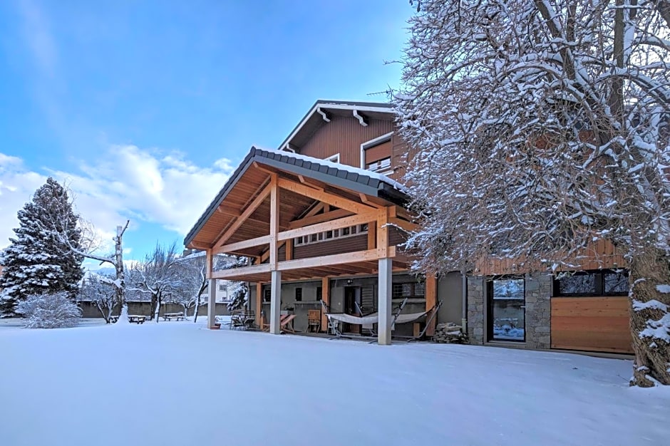 Chalet Les Cols - Chambres avec terrasse & jardin - proche de la nouvelle gare