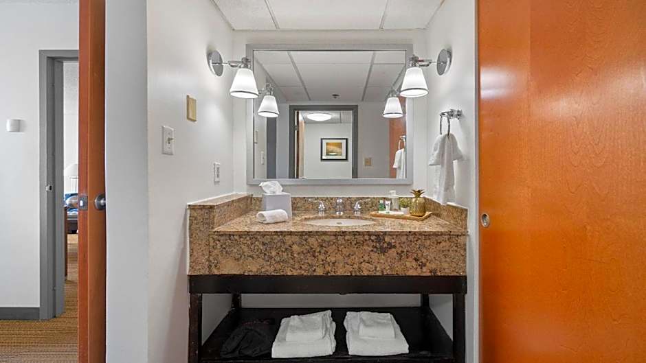 315 LoSo Hotel Airport