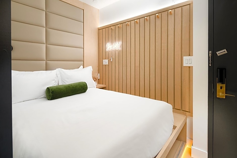 Little Charlie Hotel