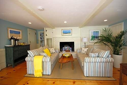 Chatham Seafarer Inn