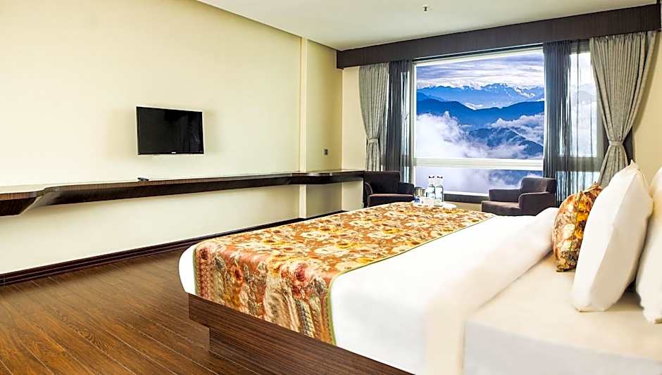 Summit Montana Suites & Spa at Mall