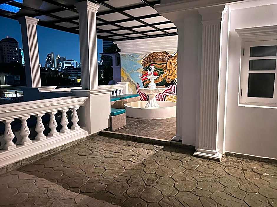 V20 Boutique Jacuzzi Hotel