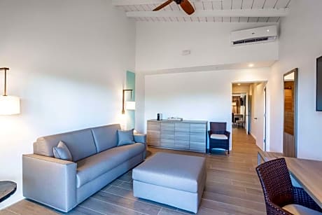 Standard Beachside Suite 1 King & 1 Sofa-bed non-smoking (4KN)