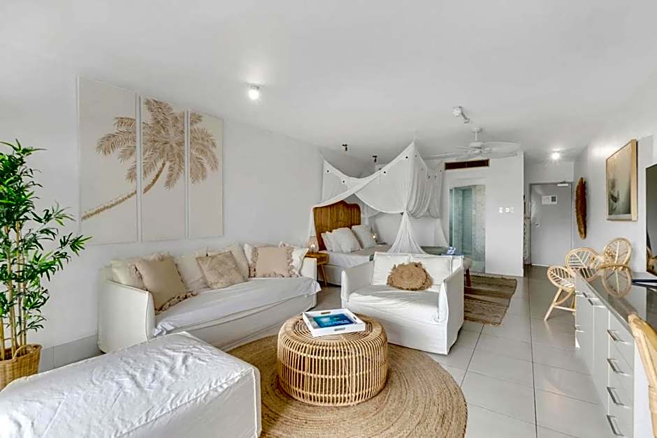 WanderLust - Little Slice of Heaven on Macrossan Str