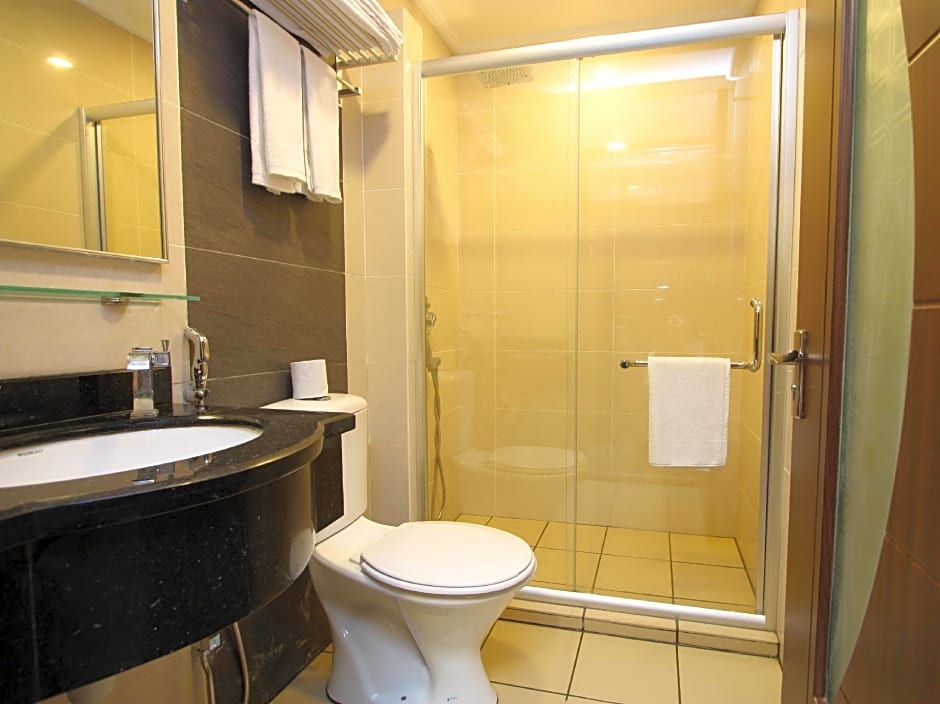 1 City Hotel