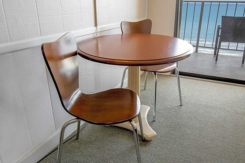 Oceanfront Litchfield Inn