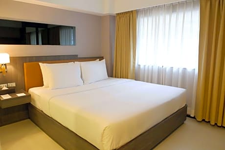 1 King Bed Standard Room Non-Smoking