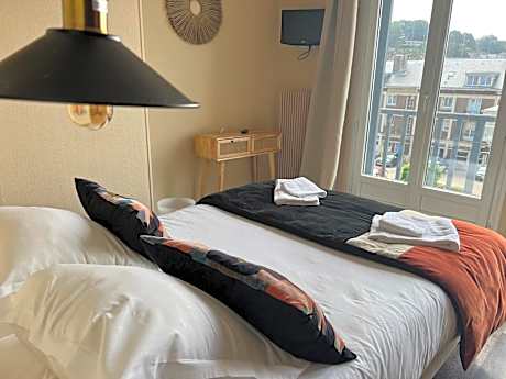 Double Room with Street View