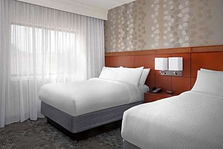 Double Room with Two Double Beds and Adapted Tub - Mobility and Hearing Accessible