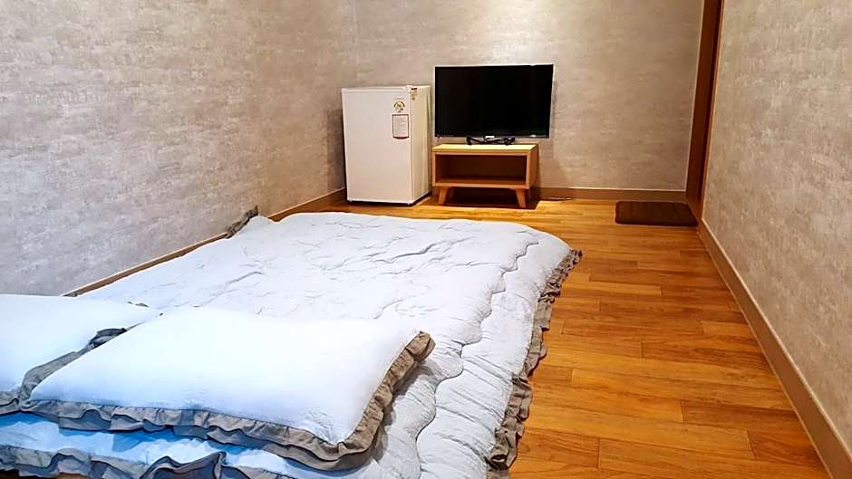 Hwangridangil Adamjeong Hanok Stay