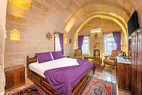 Superior Cave Room