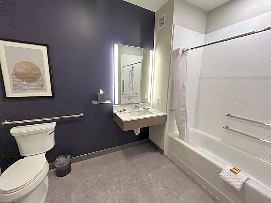 Best Western Plus Marquette Hotel & Suites