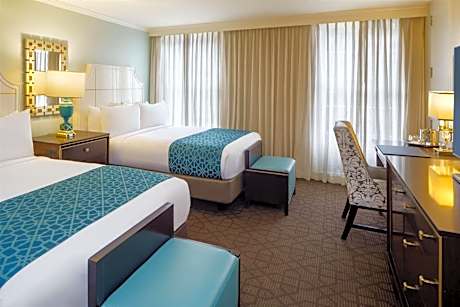 Mobility Accessible Junior Suite, 2 Queens, Tub