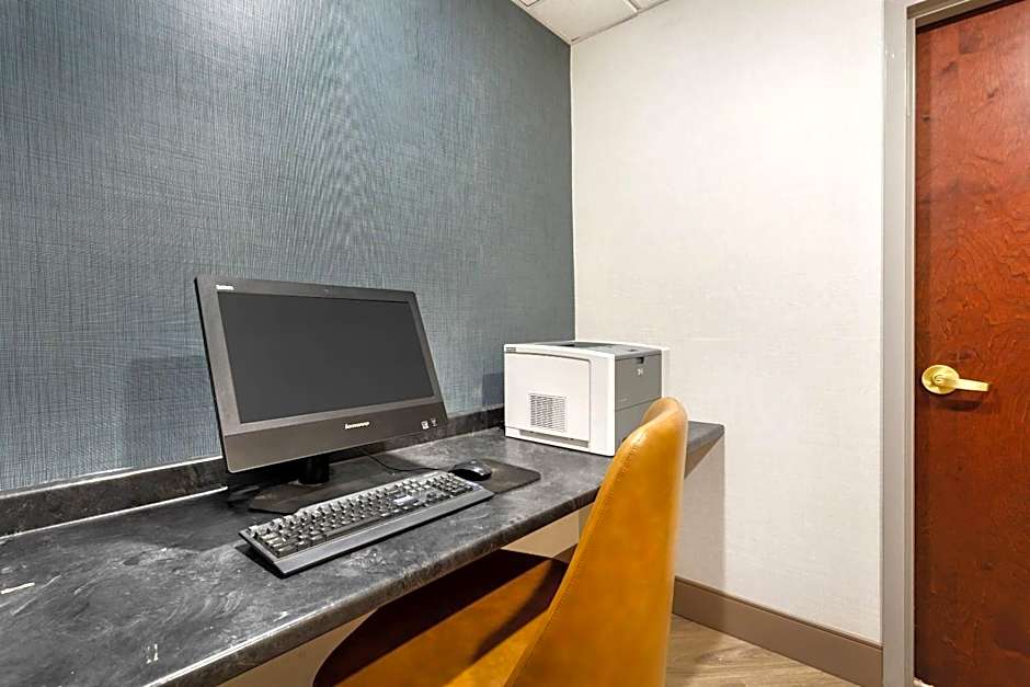 Comfort Suites East Brunswick - South River