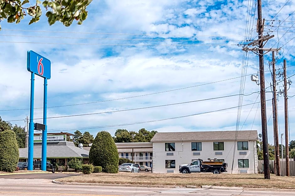 Motel 6-Texarkana, AR