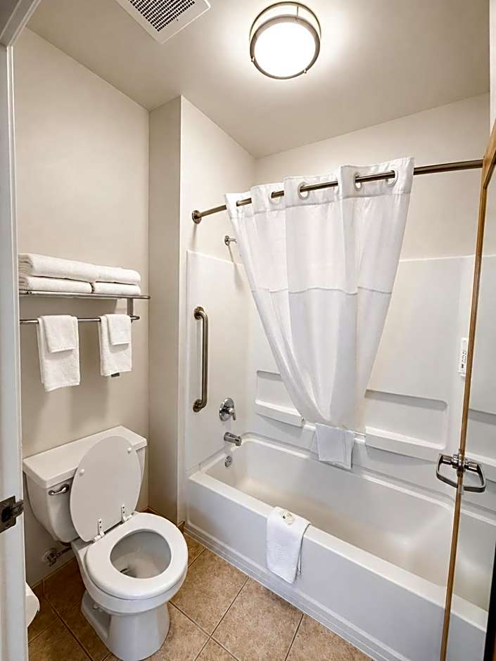 Quality Inn & Suites Sequim at Olympic National Park