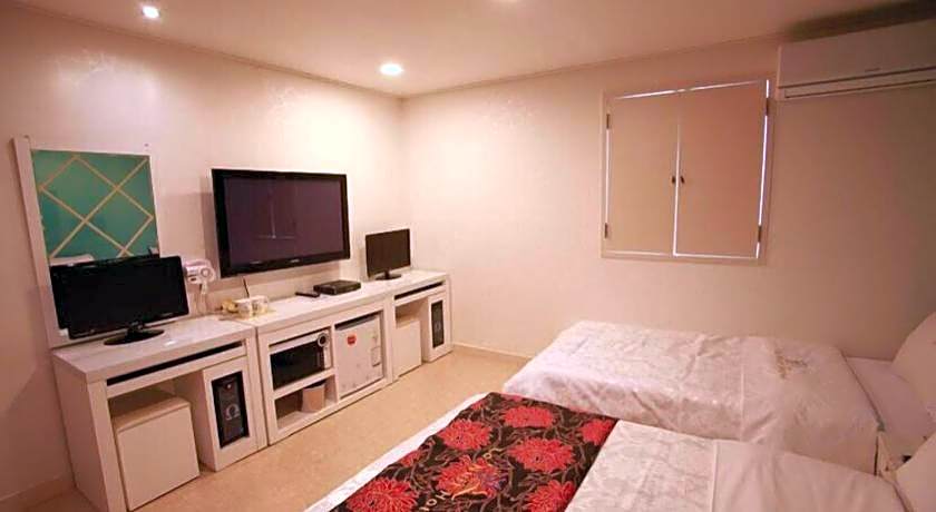 Goodstay Lanuit Hotel