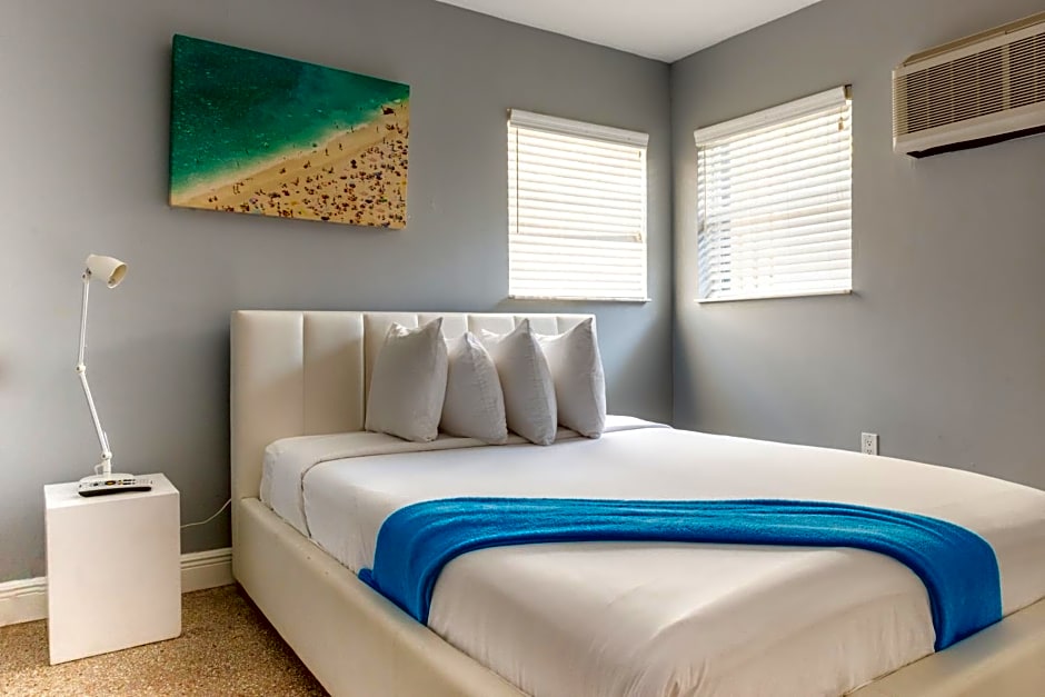 Hollywood Beach Suites and Hotel