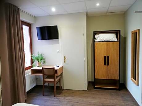 Family Room (2 Adults + 3 Children)