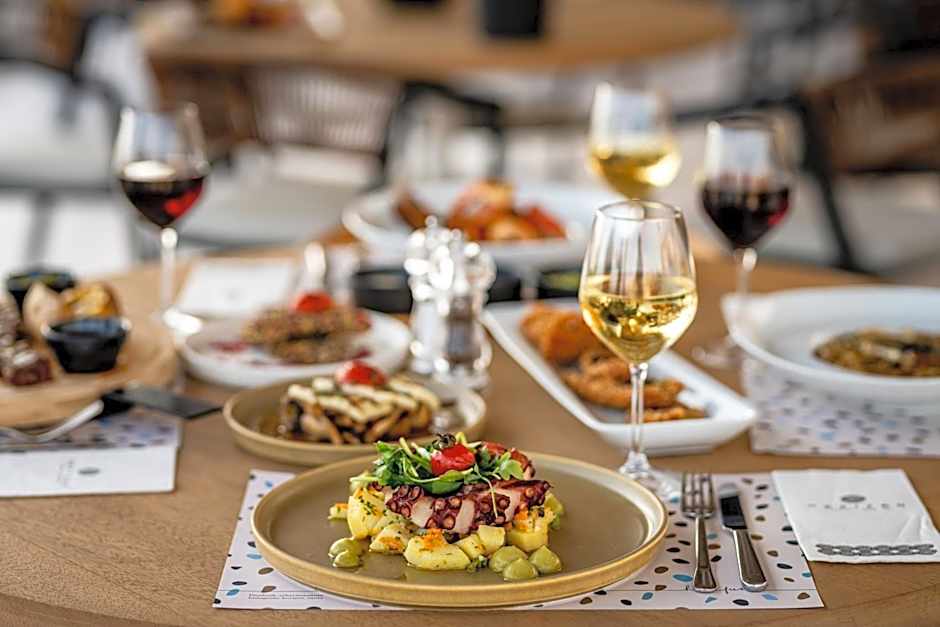 Horizon Apartments - Beachfront Luxury, by ZanteWize