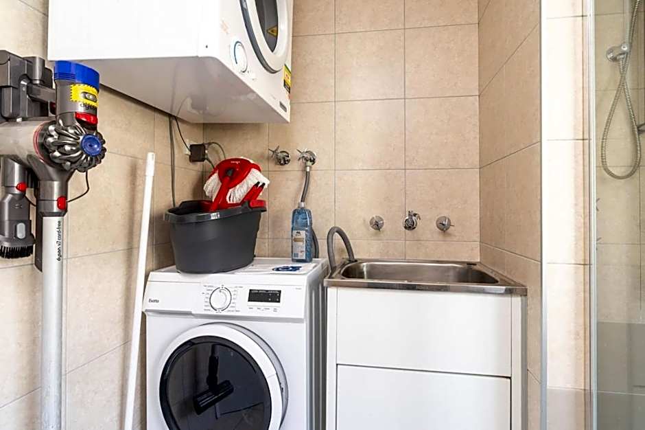 Howitt Place Apt minutes to Parliamentary Triangle - Hosted by Canstay